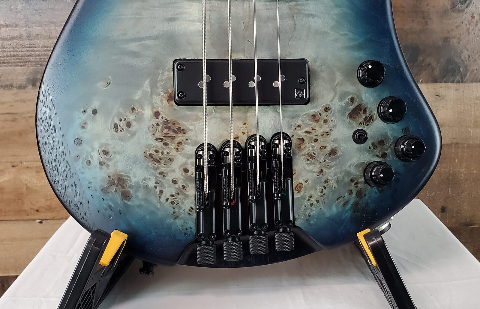 Ibanez EHB1500CTF, Cosmic Blue Starburst Flat, Gig Bag, 784