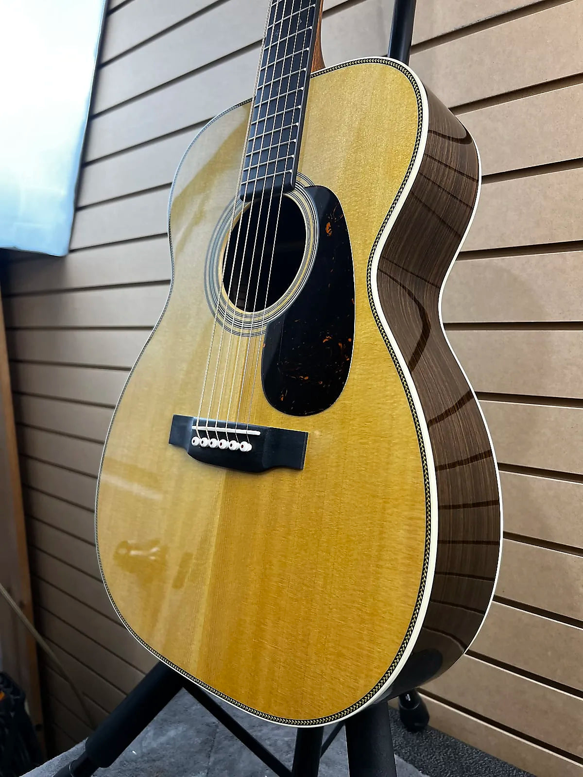 00-28 Acoustic Guitar - Natural #228